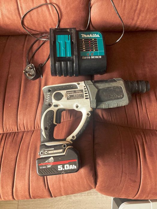 Акумулаторен перфоратор Makita DHR202