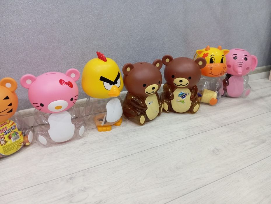 Банка-копилка пластиковая.