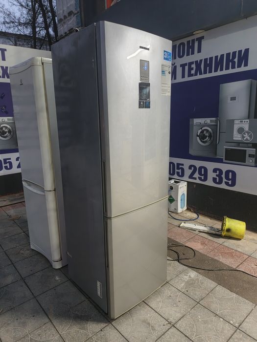 Двухкамерный SAMSUNG холодильник