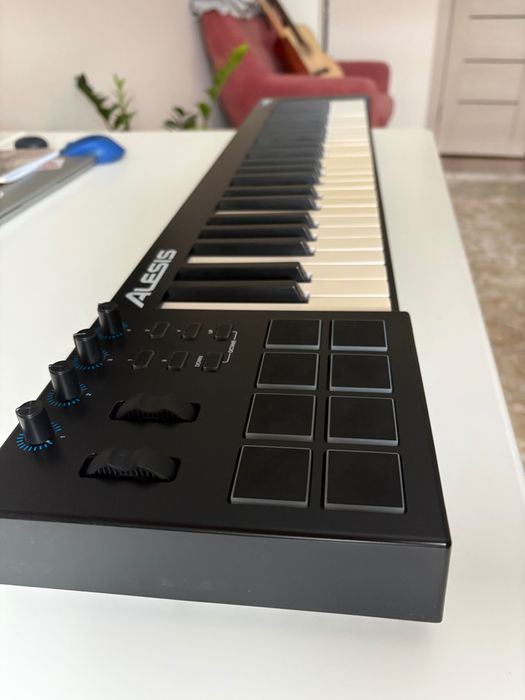 Alesis V49 миди клавиатура