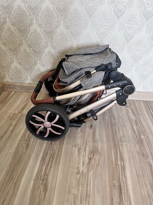 Коляска прогулочная