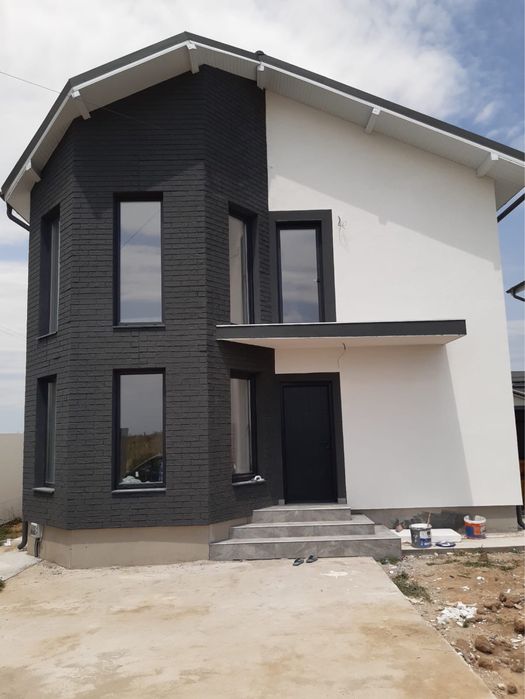 Vila Tancodrom parter +1 Etaj :3 dormitoare 2 bai living bucatarie nou