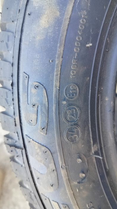 Vând 2 ANVELOPE de iarnă NOI!