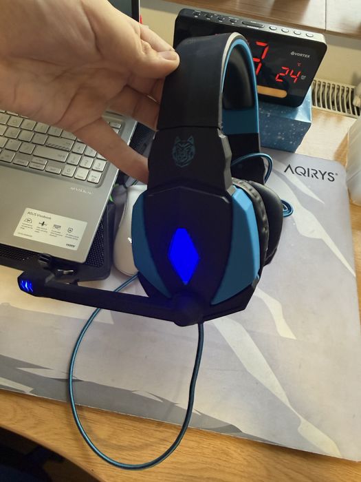 Vand casti de gaming cu microfon