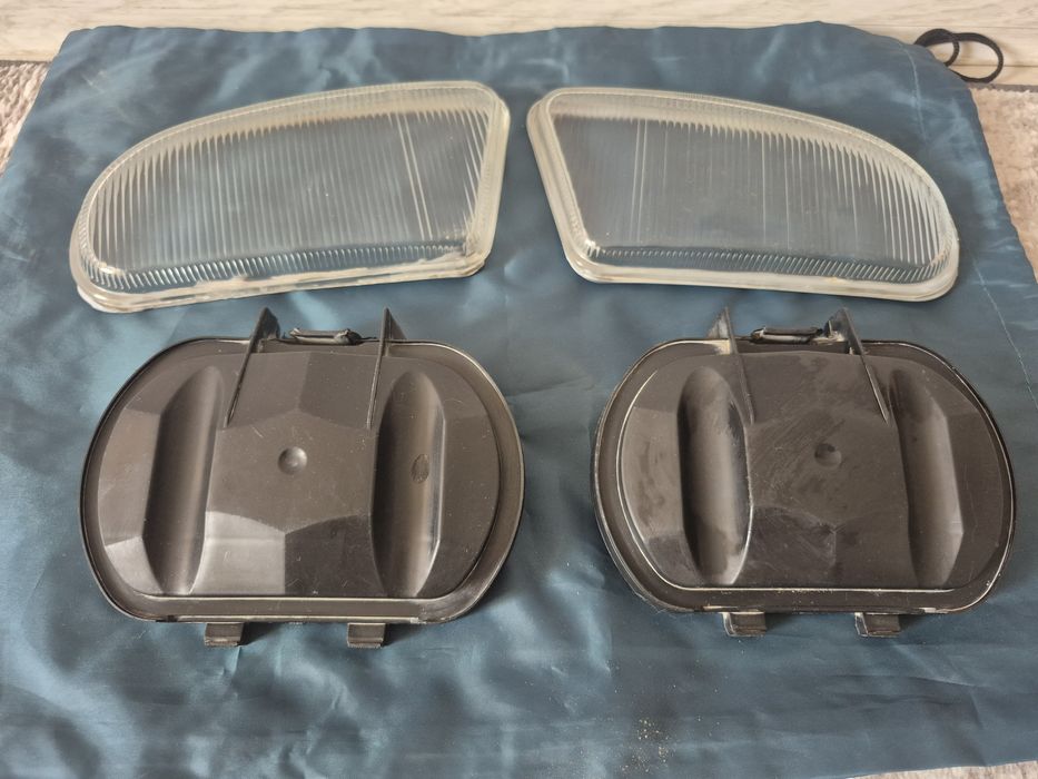 Стекло туманки Мерседес W210
