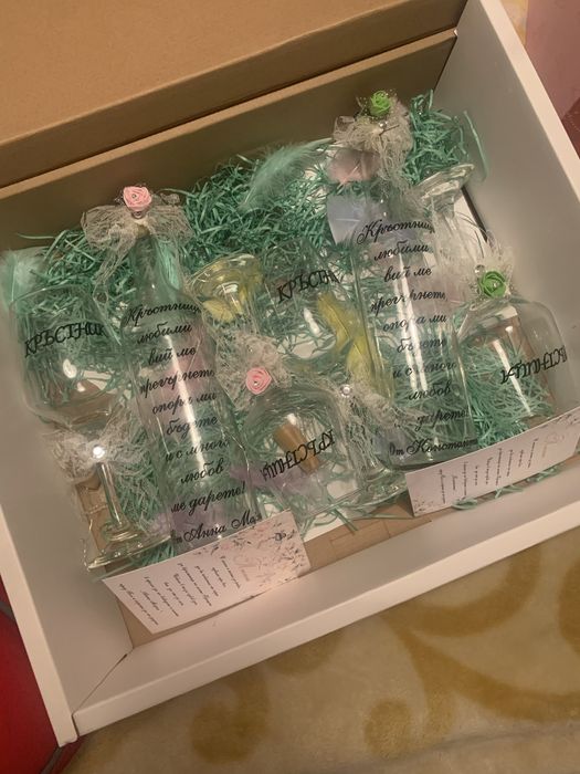 Подарък за кръстници – персонализирани чаши и бутилка