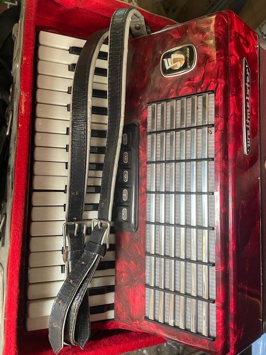 Продам аккордеон