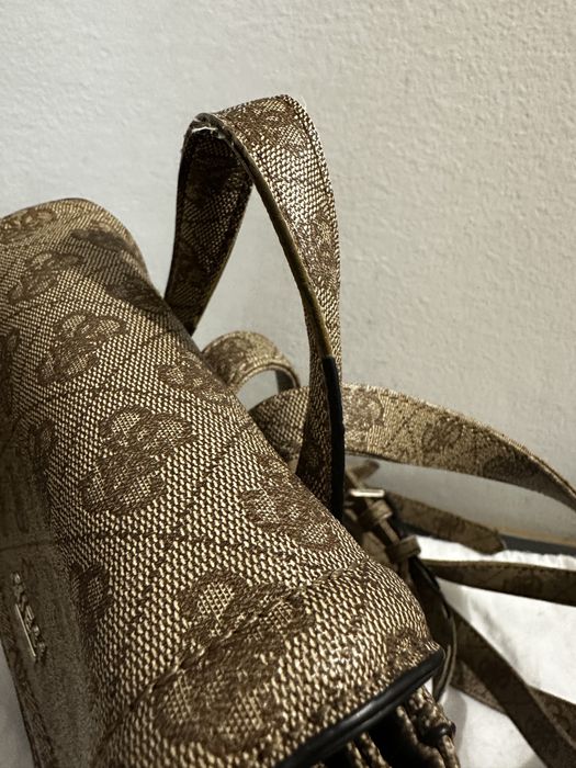 Малки чанти GUESS