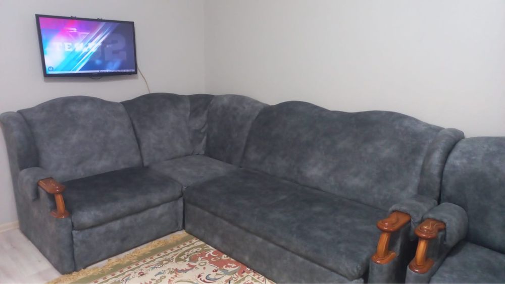 Продам уголовной диван с креслом