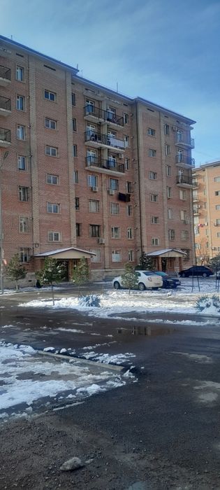 Срочно продается квартира 2 ком новосртойка кричний дом в чирчик ориен
