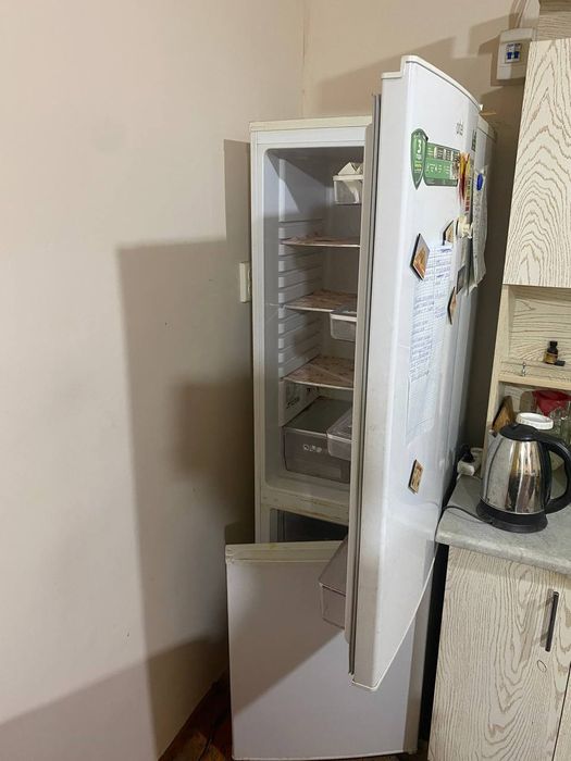 Холодильник ва кир мошина сотилади.