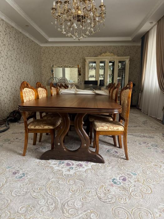 Продается стол со стульями