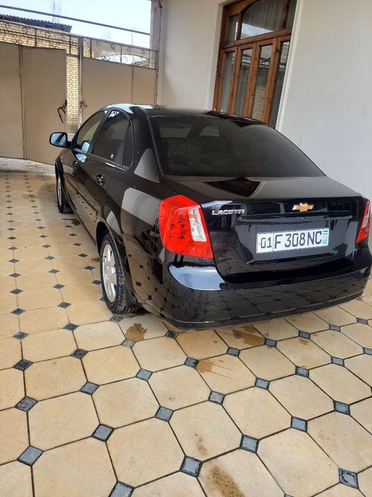 Jentra salondan uyga