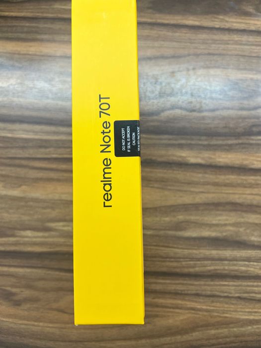 Мобилен Телефон Realme T70 + самозарядно истройство ,преносима батерия