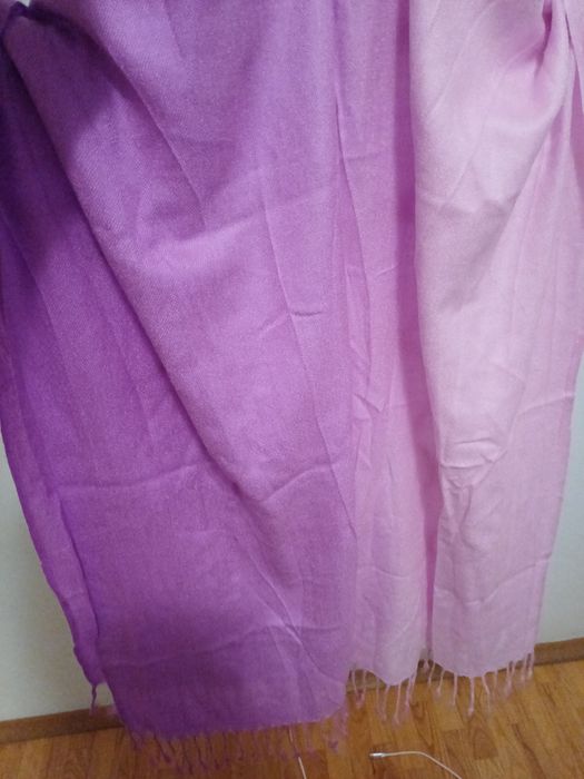 Продавам всички шалове