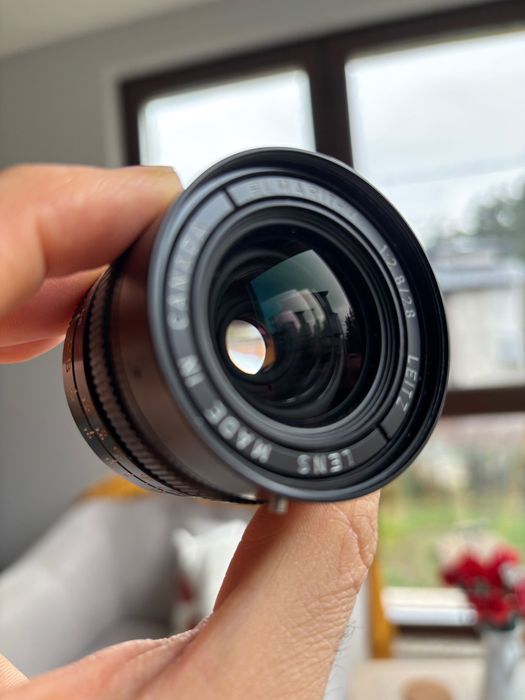 Leica Canada Elmarit-М f-2.8/28 + оригиналния си сенник