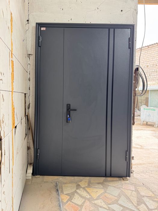 Металлическая дверь