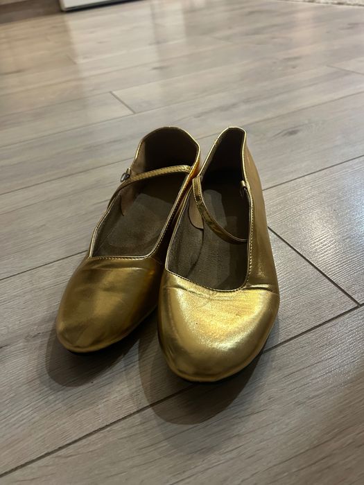 туфли золотые, для народников 38-39 размер