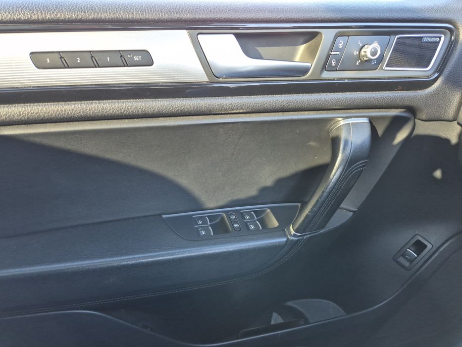 VW TOUAREG R-Line/Carplay/cam360/ACC/Panoramic/Keyless 3.0TDI V6 245cp