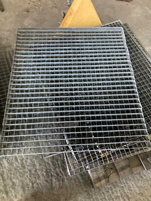 Grătar metalic zincat din oțel – 85 × 98 × 4 cm – Industrial / Foarte rezistent