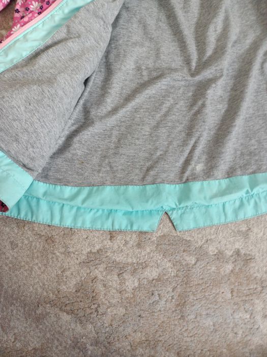 Продам куртки для девочки