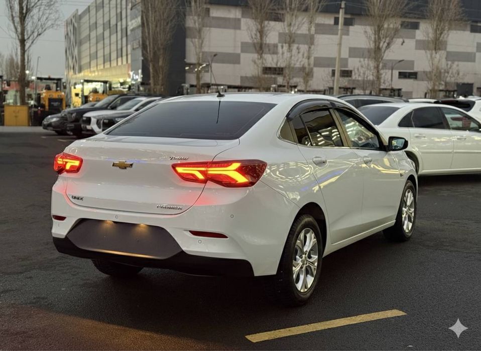 Chevrolet Onix Premier 2