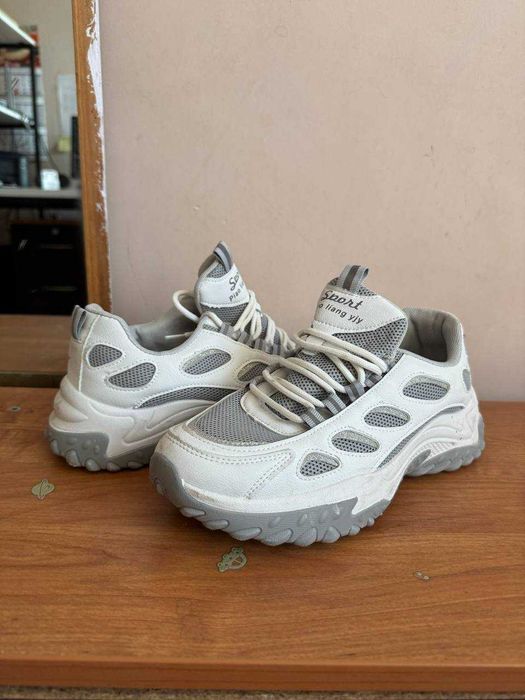 Женская обувь, кожаная 40 размер.