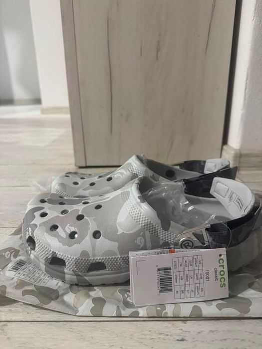 flip-flop Crocs & Bape