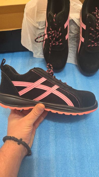 Adidași de damă, de performanță pentru lucru extrem de rezistenți!