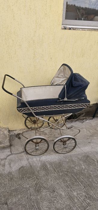 Cărucior vechi/ Carucior vintage
