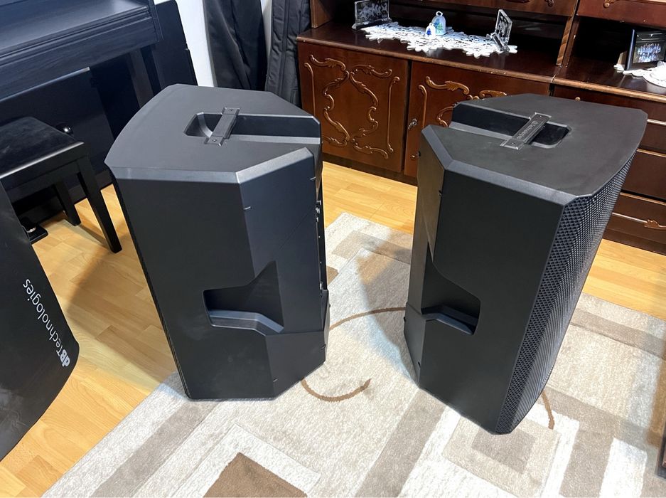 2 boxe active dB Technologies KL15 + huse + stative