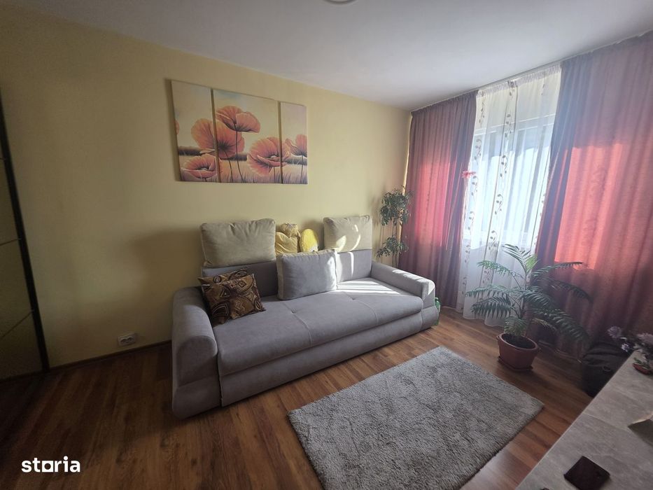 Vand 2 camere zona Astra cu vedere spre Tampa si aer conditionat