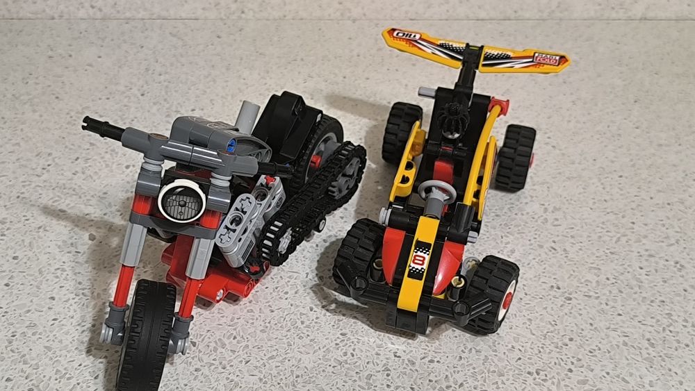 Lot lego tehnic 42132 și 42101