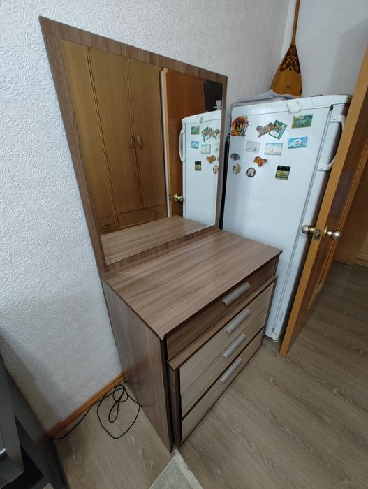 зеркало с комодом