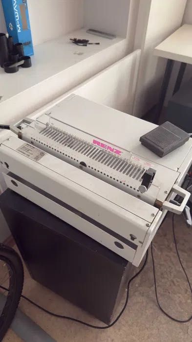 Aparat perforat spira RENZ DTP 340 M + 2 stante (normala si calendar)