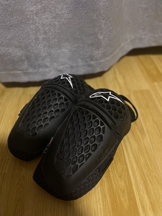 genunchiere alpinestars