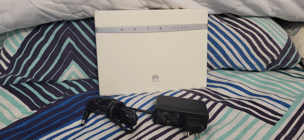Huawei Router B525s-23a  4G LTE Cat 6, 300 Mbps download și 50 Mbps upload liber de retea se poate testa verifica