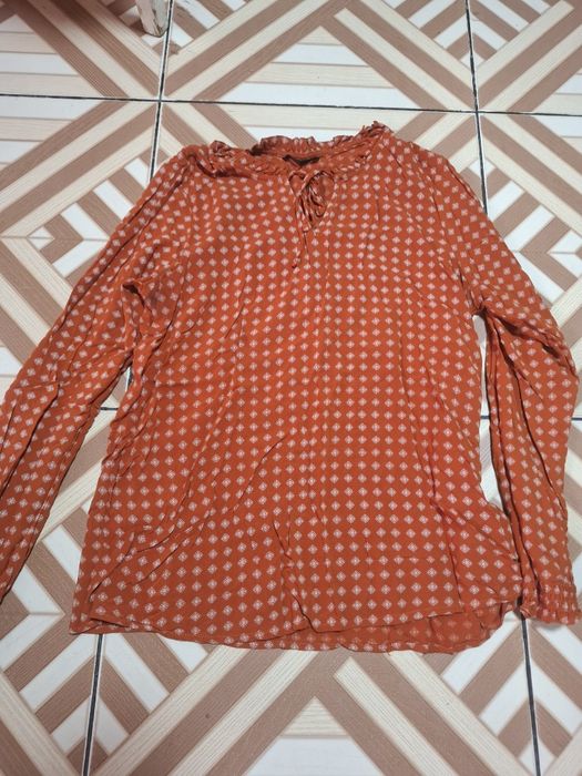 Продам женские блузки