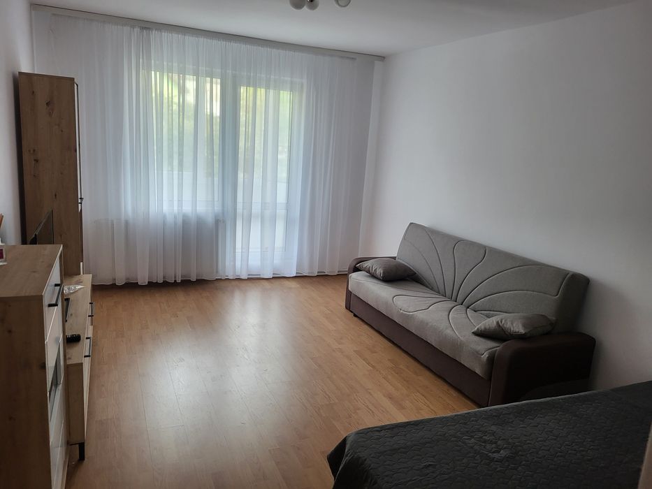 Închiriez apartament cu 2 camere