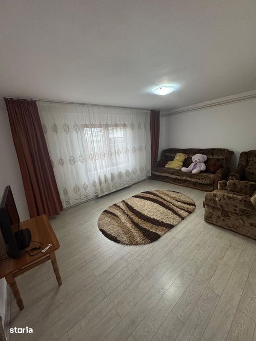 Casă de vânzare pe strada Sabarului