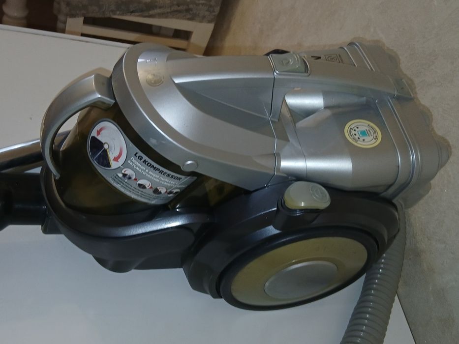 Продаю мощный пылесос
