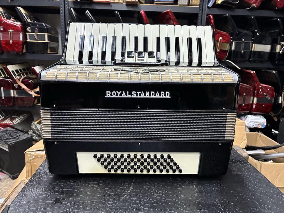 Acordeon RoyalStandard cu 60 de basi