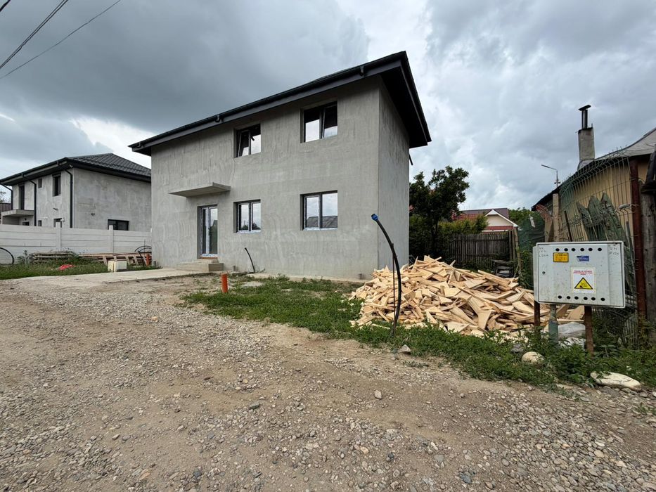 Casa 4 camere in Slatina
