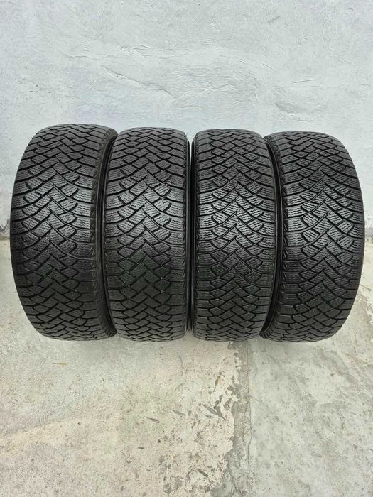 215/60R17 Maxxis