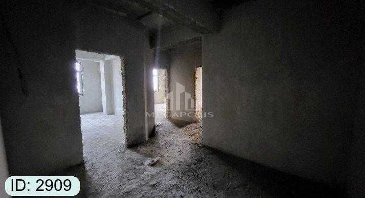 kritiy eski stadion tarafda 2 xonali karobka kvartira sotiladi №2909