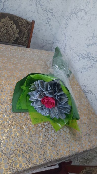 Пулли букет сотилади