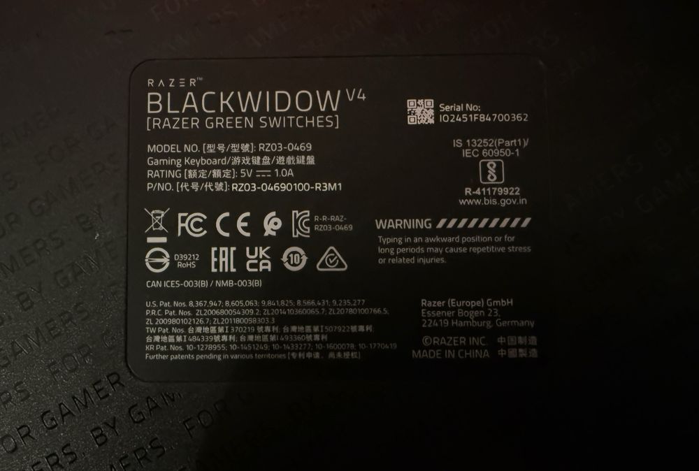 Tastatura Razer Blackwidow V4 GARANTIE 2028 + KEYCAPS HYPERX CADOU