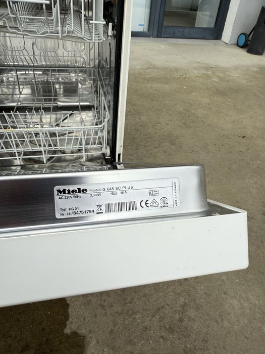 Свободностояща съдомиялна Миеле 60 см