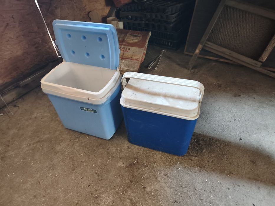 Vând două lăzi frigorifice cu rezerve