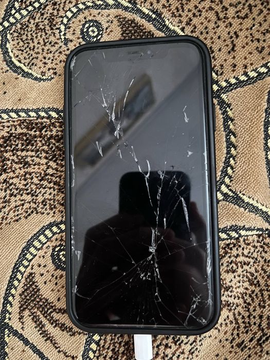 Айфон хр 2 штуки